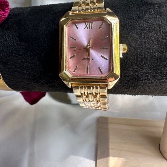 Panthers Stainless steel 
High quality 
Gold and Purple Women's Watch - Picture 4 of 8